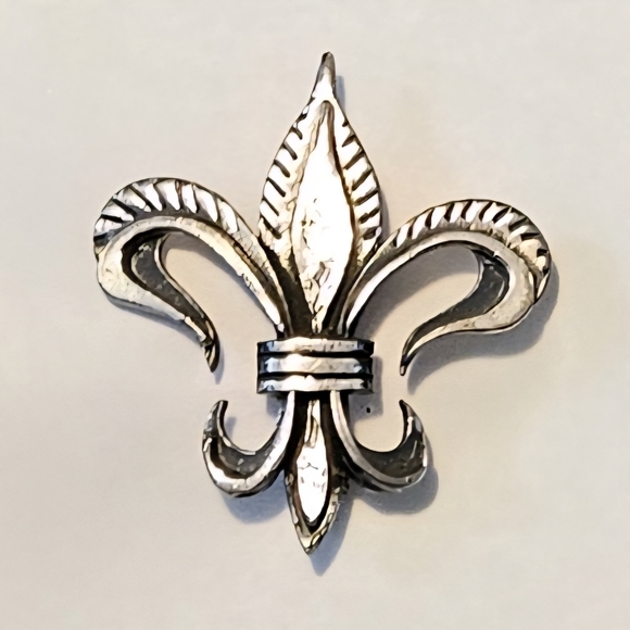 Brooch/Pin Fleur-de-Lis Silvertone - Picture 1 of 4